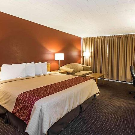 Days Inn By Wyndham Williamsport Δωμάτιο φωτογραφία