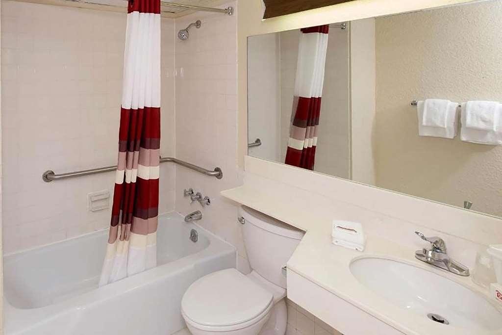 Days Inn By Wyndham Williamsport Δωμάτιο φωτογραφία